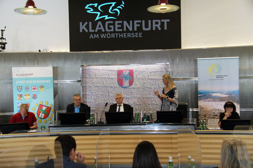 Die ALPs-Führungskräfte wurden von Vizebürgermeister Alois Dolinar und Stadtrat Max Habenicht in Klagenfurt begrüßt.