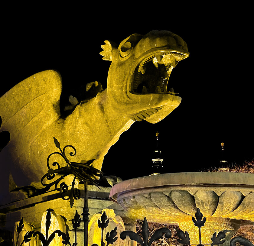 In der Nacht zum Samstag wird der Lindwurm gelb gefärbt.  Foto: StadtKommunikation