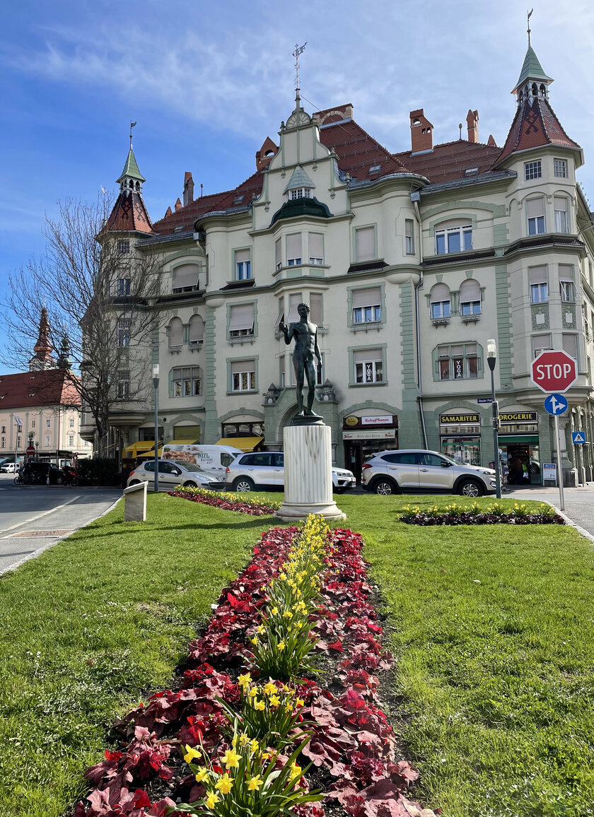 Beim Stauderplatz wird die Blumeninsel neu gestaltet. Foto: StadtKommunikation/Krainz