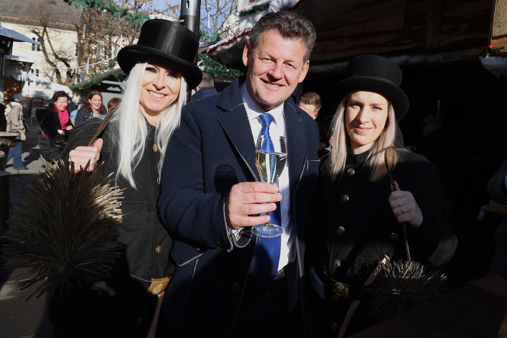 Bürgermeister Christian Scheider wünschte am Samstag allen  Klagenfurterinnen und Klagenfurtern einen guten Rutsch ins neue Jahr.  Foto: StadtKommunikation/Wajand