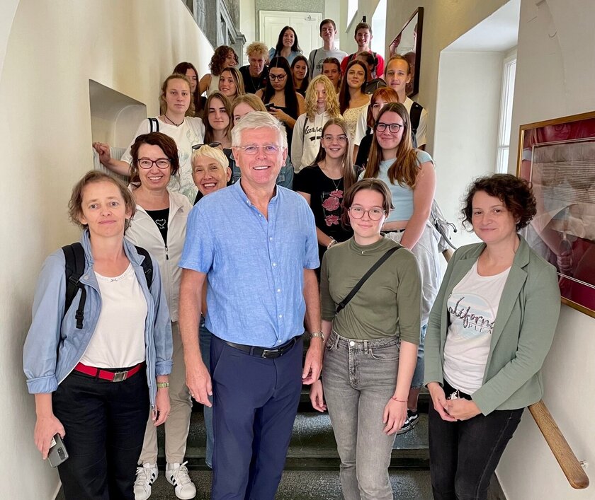 Vizebürgermeister Prof. Mag. Alois Dolinar empfang Schüler und Lehrer des Bundesgymnasiums und Bundesrealgymnasiums für Slowenen aus Klagenfurt, des Licej France Prešeren aus Triest und des Biotehniški center Naklo im Klagenfurter Rathaus.  Foto: Büro Dolinar