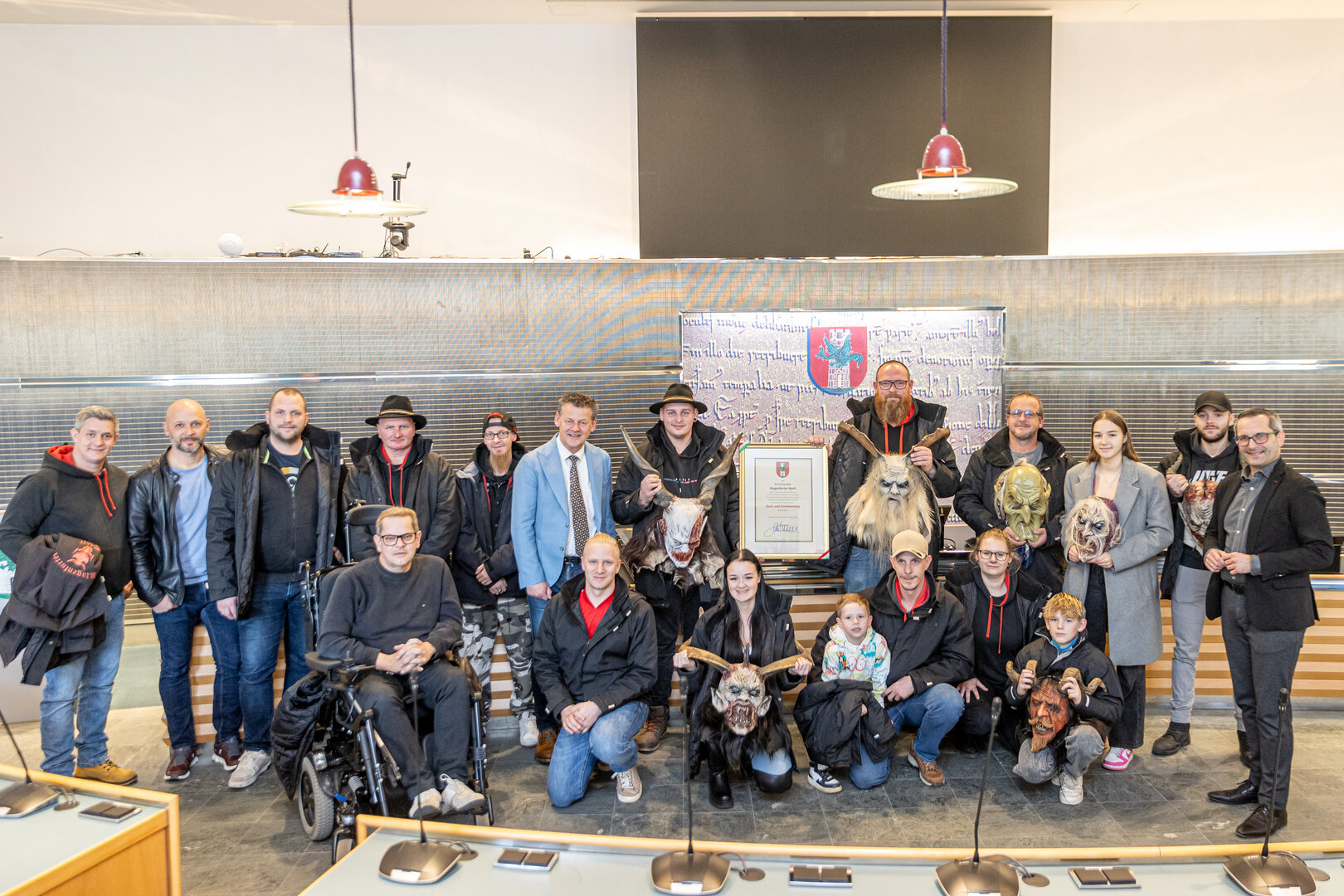 Die Klagenfurter Bartl erhielten am Donnerstagnachmittag die Dankund Anerkennungs-Urkunde der Landeshauptstadt Klagenfurt von  Bürgermeister Christian Scheider und Kulturreferent Stadtrat Mag. Franz  Petritz.  Foto: StadtKommunikation/Zangerle