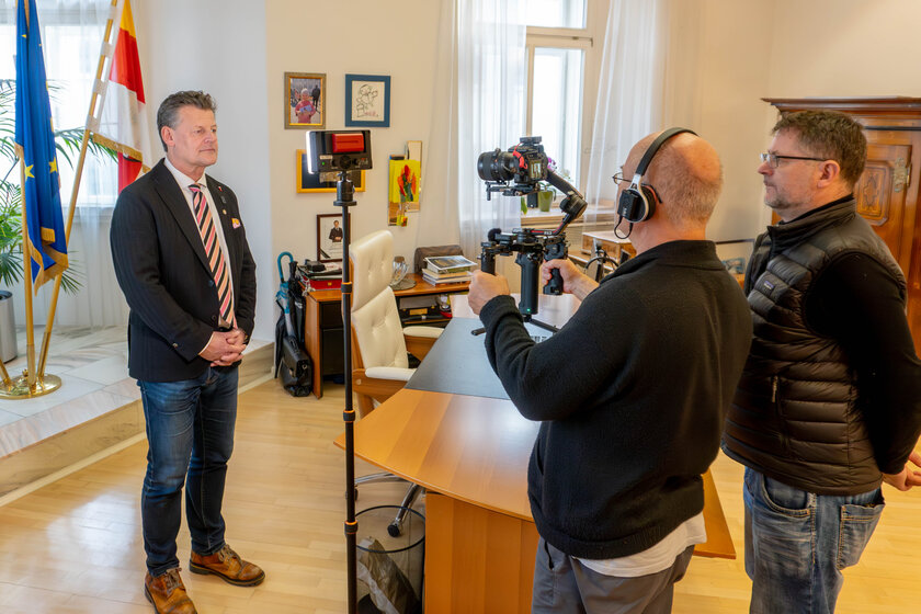 Bürgermeister Christian Scheider bei seinem Interview mit ARTE. Foto: StadtKommunikation/Wiedergut
