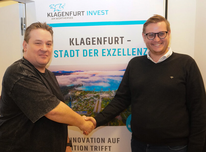 Alexander-Ingo Webernig präsentierte Wirtschaftsstadtrat Julian Geier seine moderne Ticket- und Saalplan-Plattform für jegliche Veranstaltungen. Foto: StadtKommunikation/Zechner