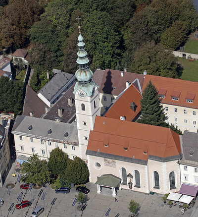 Heiligengeistkirche und Ursulinenkloster aus der Luft©StadtPresse/Eggenberger