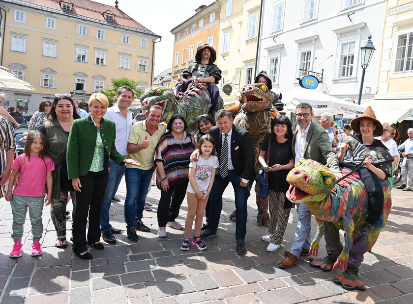 Auch Vertreter der Klagenfurter Stadtpolitik haben sich die Eröffnung der Drachenjagd nicht entgehen lassen. Foto: StadtKommunikation/Hronek