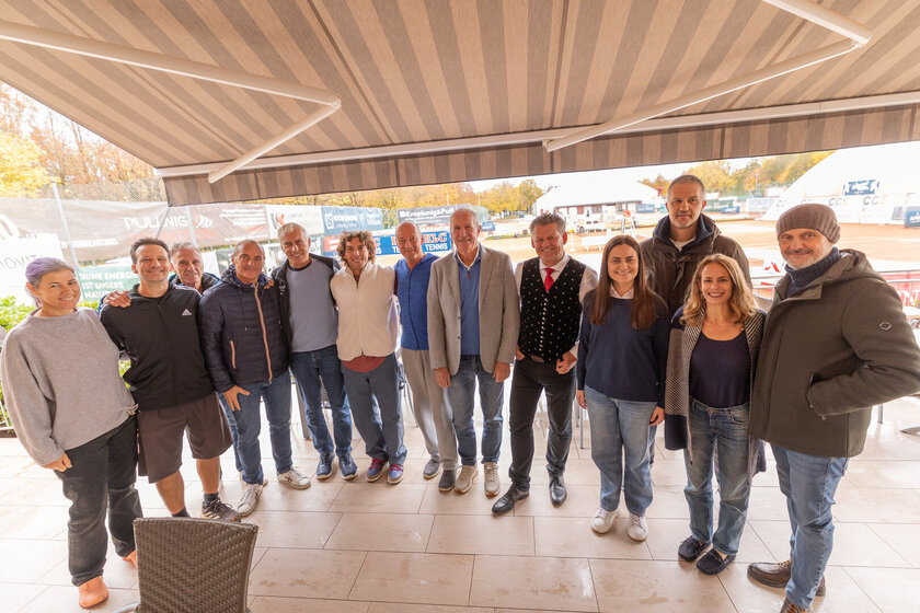 Die Delegation aus Italien mit den Stadträten aus Lignano trifft auf die KLC-Spieler mit Bürgermeister Christian Scheider.  Foto:SK/Zangerle