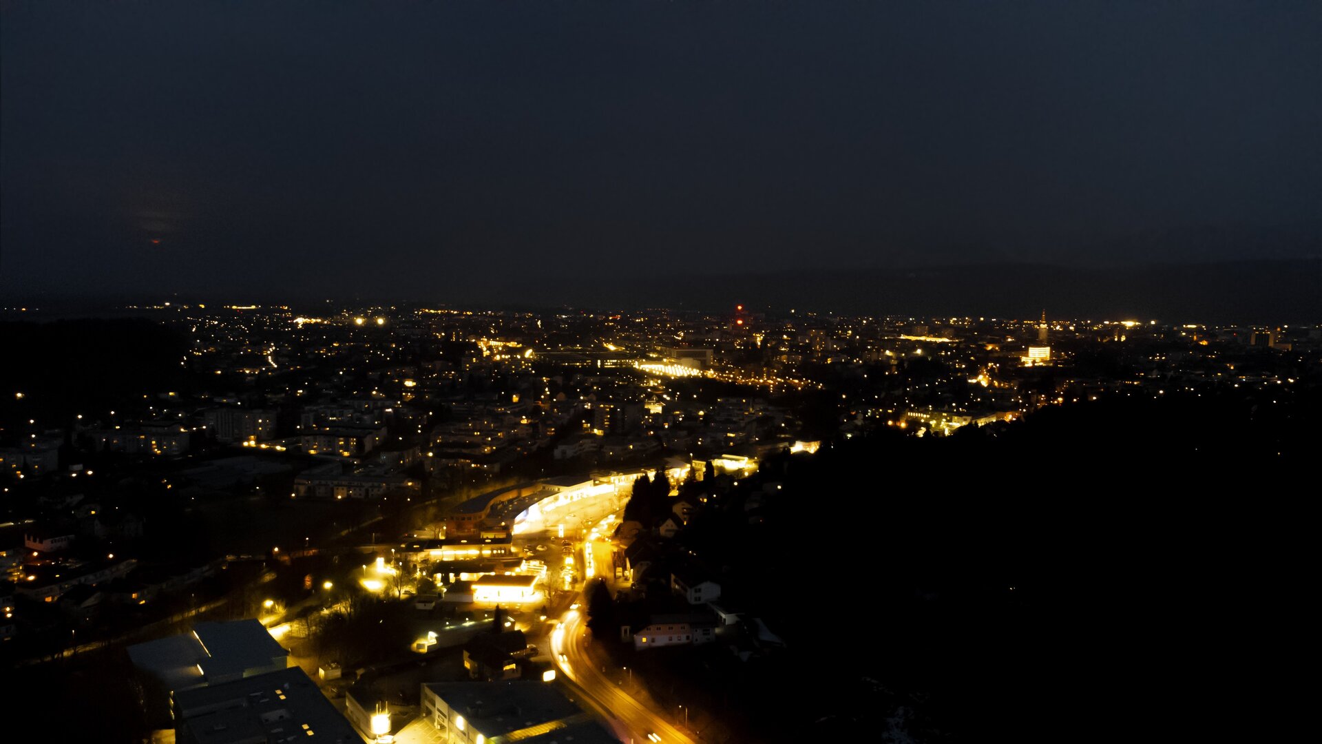 Klagenfurt bei Nacht. Foto: Wiedergut