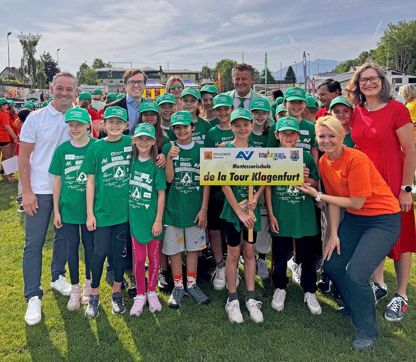 Vertreter der Stadtpolitik waren heute früh beim Landesfinale der Kinder-Sicherheitsolympiade am ASV Platz in Annabichl.  Foto: Büro Mochar 