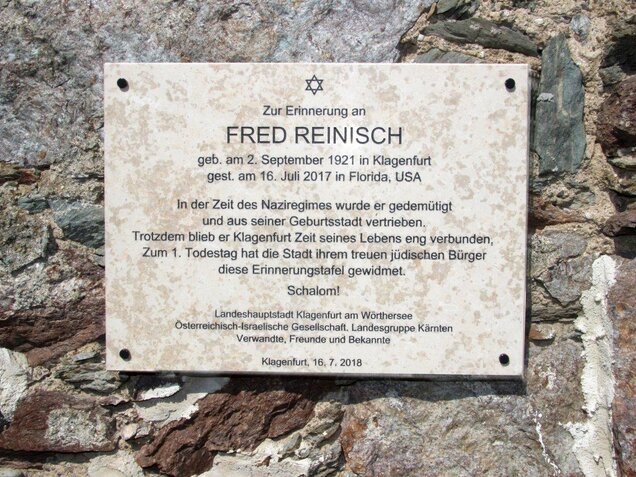 Gedenktafel für Fred Reinisch auf der Mauer des jüdischen Friedhofs©StadtPresse/Burgstaller
