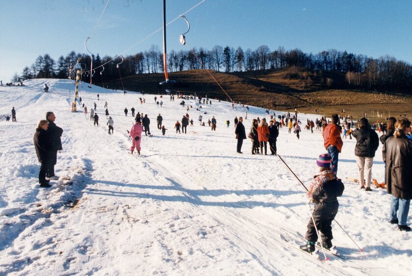 Die Schleppe Alm erfreut sich stets großer Beliebtheit, wie hier am 22. Jänner 1998.  Foto: StadtKommunikation/Eggenberger