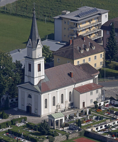 Luftbild der St. Ruprechter Kirche mit Friedhof©StadtPresse/Eggenberger