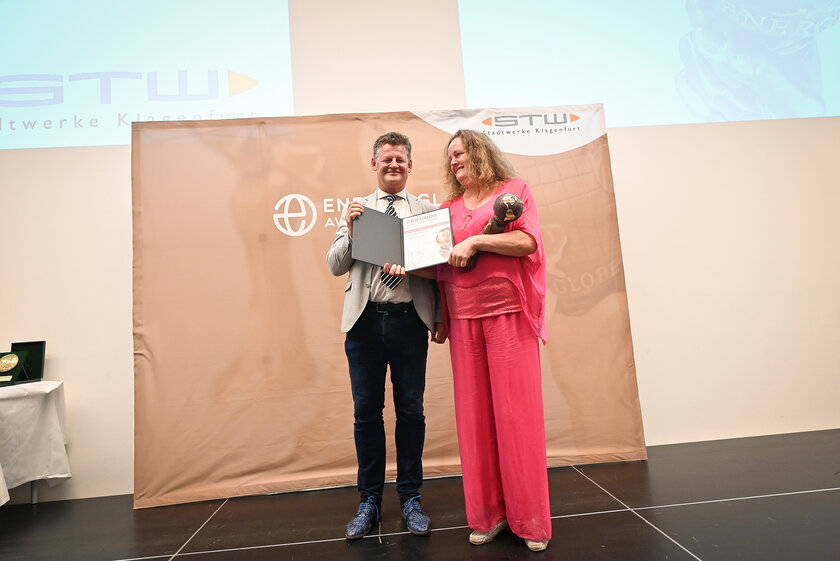 Bürgermeister Christian Scheider hob Klagenfurts Weg zur Klimaneutralität 2030 hervor und überreichte den Award in der Kategorie Nachhaltig Gemeinde an die Verantwortlichen der Marktgemeinde Maria Saal mit dem Projekt „Revitalisierung Tonhof Moor“. 