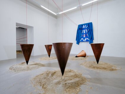 installationsansicht_der_ausstellung_der_krieg_ist_aus