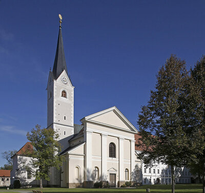 Eingangsbereich Kirche Viktring©StadtPresse/Eggenberger
