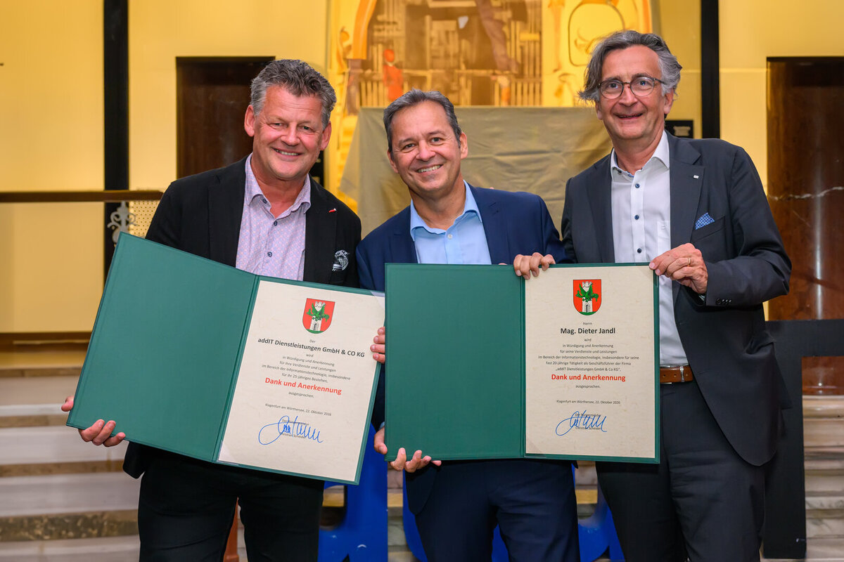 addIT Dienstleistungen GmbH & CO KG und Mag. Dieter Jandl erhalten Urkunden in Klagenfurt