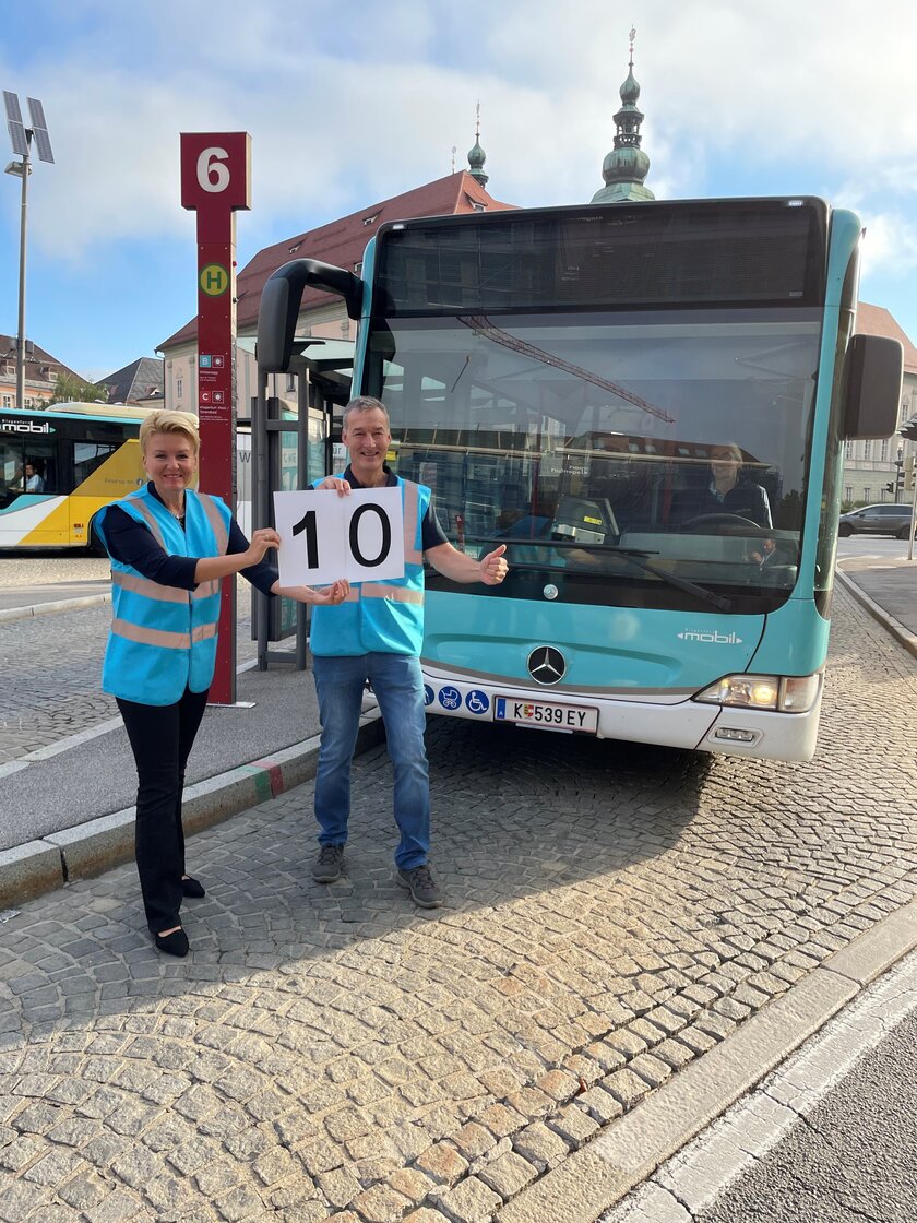 Verkehrsreferentin Stadträtin Sandra Wassermann mit KMG-Geschäftsführer Dr. Wolfgang Hafner freuen sich über den Erfolg der Linie C in Klagenfurt.   Foto: Büro StR. Wassermann