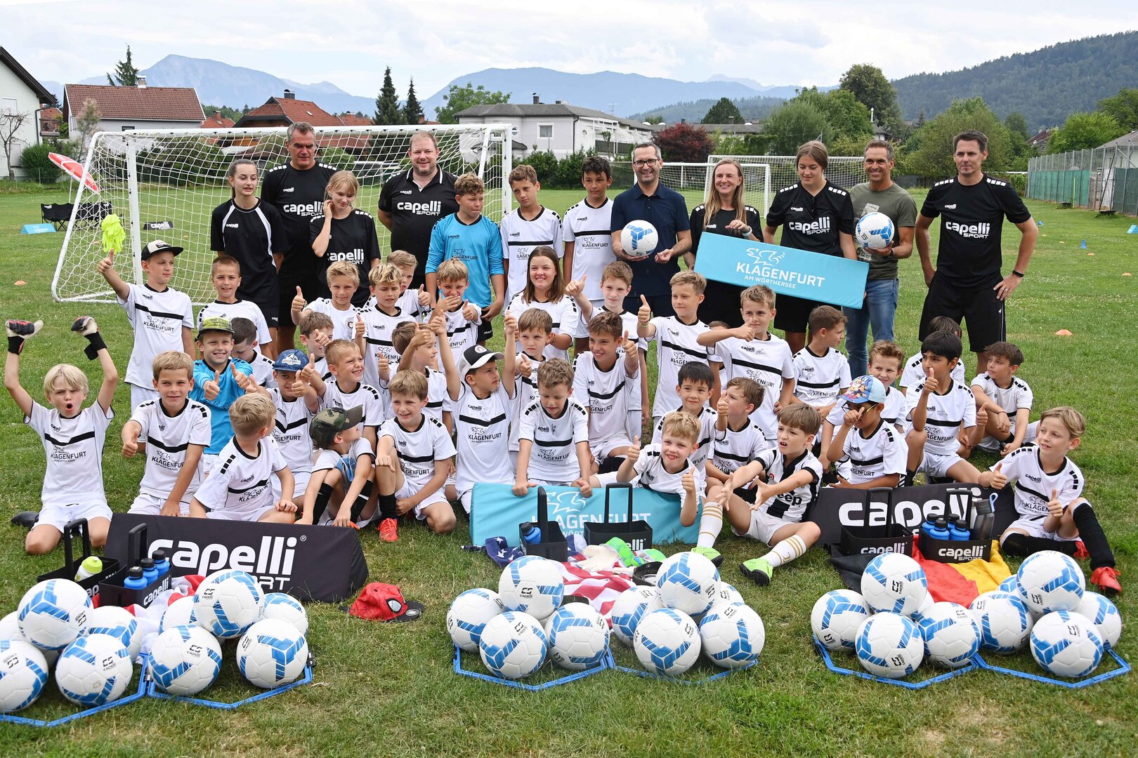 Sportstadtrat Mag. Franz Petritz besuchte das erste der Klagenfurt Sport Fußballcamps bei Austria Klagenfurt.