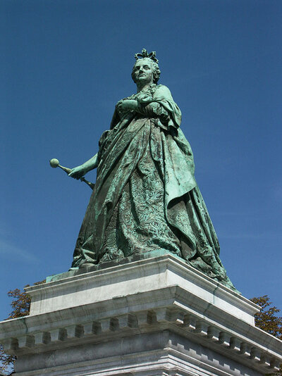Bronzeskulptur der Kaiserin Maria Theresia