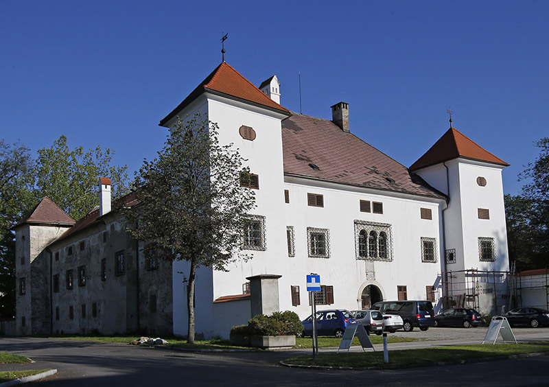Schloss Welzenegg mit restaurierter Front und Türmen©StadtPresse/Eggenberger