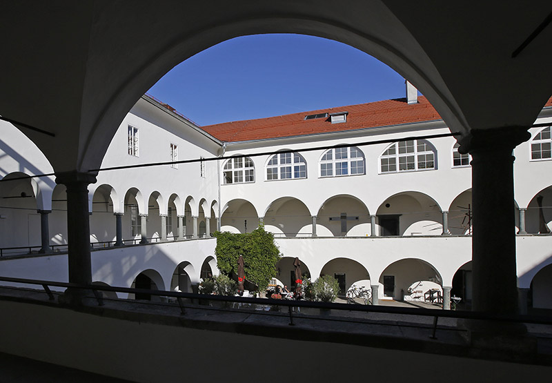 Der große Arkadenhof der alten Burg©StadtPresse/Eggenberger