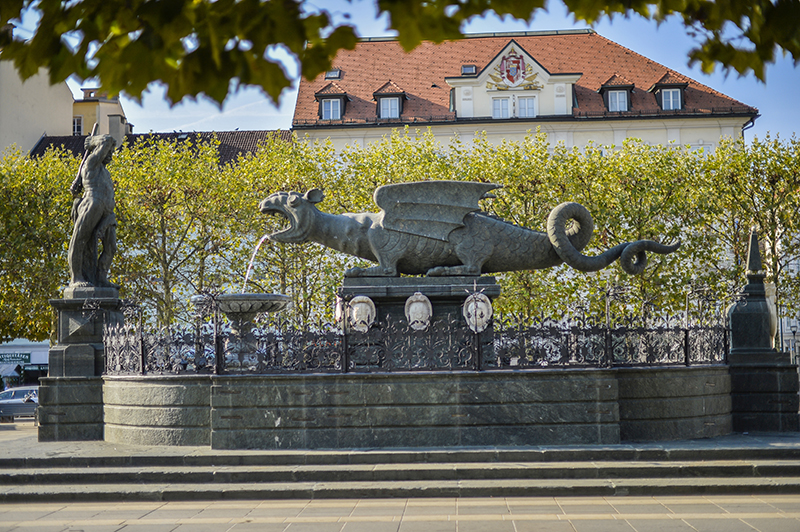 Lindwurm mit Herkules und Brunnengitter.©StadtPresse