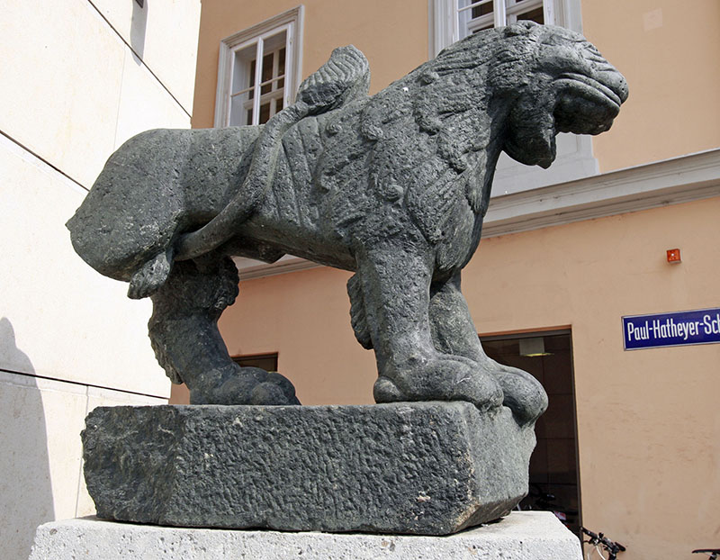 Stein-Löwe am Heuplatz, in der Nähe des ehemaligen St. Veiter Tores