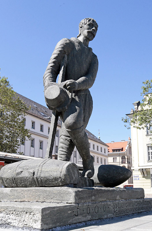 Die Skulptur des Steinernen Fischers©StadtPresse/Eggenberger