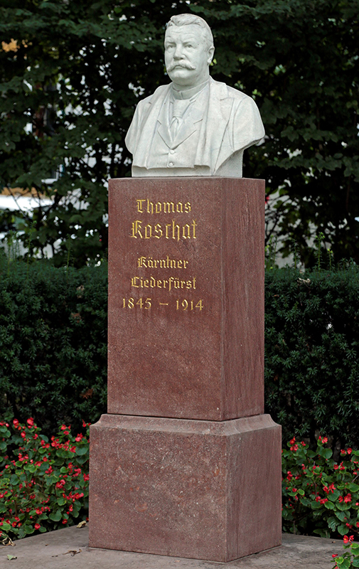 Die helle Büste des Liederfürsten auf einem rötlichen Steinsockel mit goldener Inschrift©StadtPresse/Eggenberger