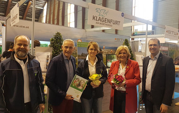 Mitarbeiter der Abteilung Stadtgarten freuten sich über den Besuch der Politik beim offiziellen Stand der Stadt Klagenfurt auf der Lehrlingsmesse. Foto: StadtPresse