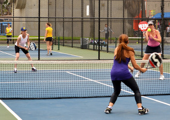 Tennismatch in der Halle ©StadtPresse
