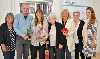 Mag. Eva Janica, Ron und Daphne mit Elvira Itzhaki, Bgm Dr. Maria-Luise Mathiaschitz sowie Liora und ihre Tochter beim Besuch im Rathaus. (v.l.) Foto: StadtPresse/Glinik