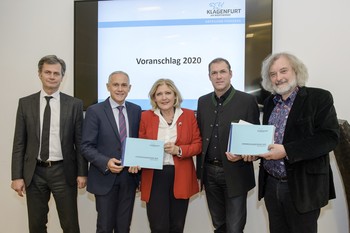 Finanzreferentin Bgm Dr. Maria-Luise Mathiaschitz Vzbgm Jürgen Pfeiler und StR Markus Geiger und Frank Frey, sowie Mag. Klaus Thuller, den Voranschlag 2020.©StadtPresse/Hude