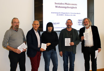 Heinz Schoibl (BAWO), Vzbgm Jürgen Pfeiler, Cornelia Kössldorfer (BAWO), Christian Beiser (BAWO) und Wohnungsreferent StR Frank Frey (v.l.)