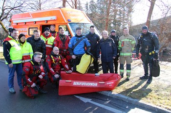 Feuerwehrreferent Stadtrat Christian Scheider begleitete die gemeinsame Übung von Berufsfeuerwehr Klagenfurt und der Wasserrettung am Lendkanal. Foto: StadtPresse/Spatzek