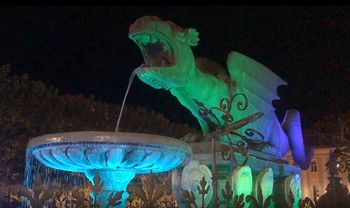 Der Lindwurm kann jetzt in allen Farben beleuchtet werden. Foto: Stadtpresse/Rosenzopf