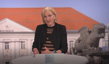 Stadtmedizinerin Dr. Birgit Trattler im Medienraum im Rathaus.