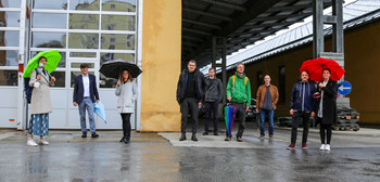 StR Mag. Corinna Smrecnik, DI Robert Piechl und Architektin DI Iris Kaltenegger von EUROPAN mit den Teilnehmern des Internationalen Planungswettbewerbes.