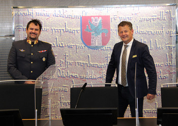 Oberstleutnant Markus Tilli (Stadtpolizeikommando Klagenfurt) und Bürgermeister Christian Scheider trafen sich im Rathaus zu einem Arbeitsgespräch.