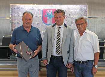 Bürgermeister Christian Scheider mit den Altbürgermeistern Franz Felsberger (links) und Valentin A. Happe (rechts). Foto: StadtKommunikation