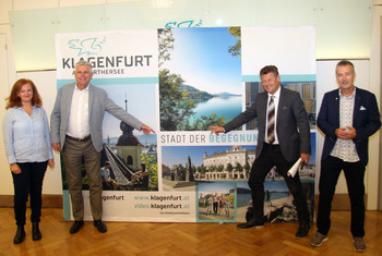 Mag. Margit Motschiunig, Vzbgm. Prof. Mag. Alois Dolinar, Bgm. Christian Scheider und Dr. Wolfgang Hafner setzen sich gemeinsam für das Erreichen der Klagenfurter Klimaschutzziele ein.