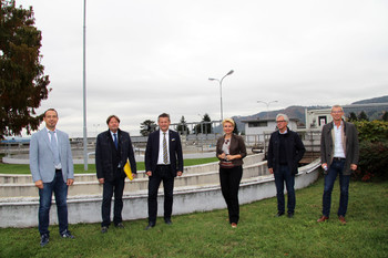 Gernot Bogensberger, Ing. Ingolf Herold, Bgm Christian Scheider, StR Sandra Wassermann, Dipl.-Ing. Erich Eibensteiner und Dipl.-Ing. Gerhard Hohlbesichtigten die Anlage (v.l.n.r.)