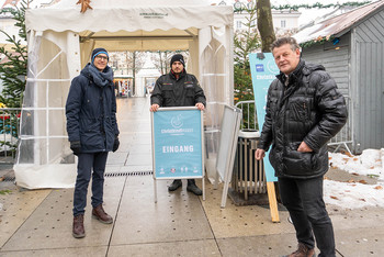 Bürgermeister und Marktreferent Christian Scheider und Marktkoordinator Alexander Adamitsch freuen sich über den aktuell offenen Zugang am Neuen Platz
