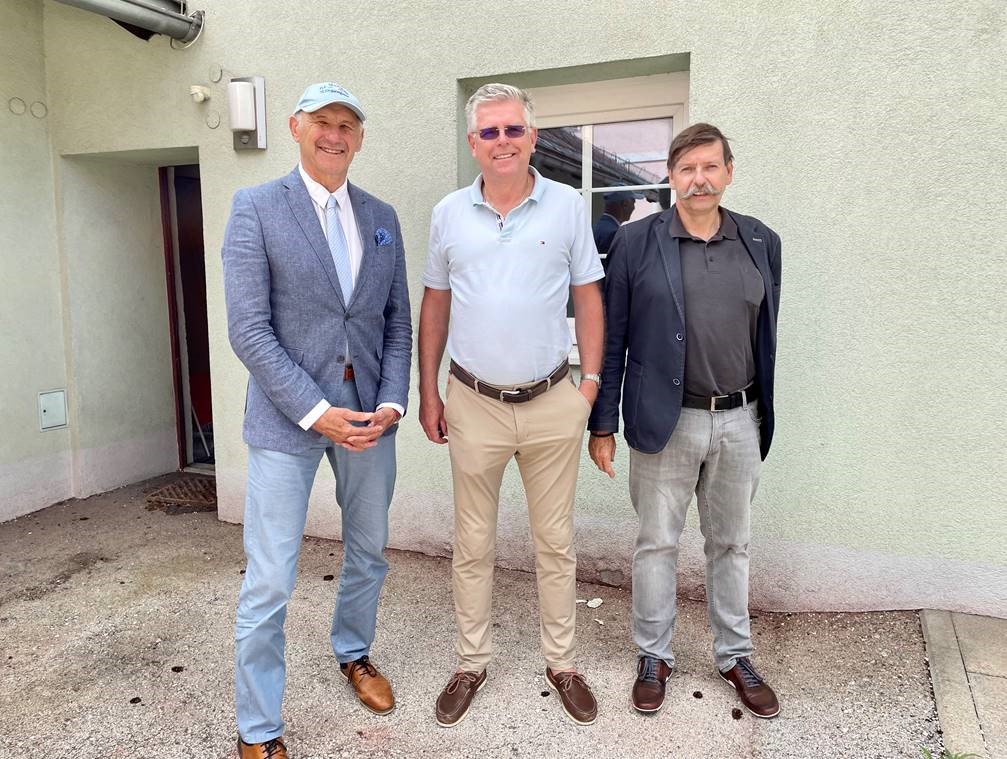 (v.l.): Ausschussobmann Dr. Manfred Mertel, Wohnungsreferent  Vizebürgermeister Prof. Mag. Alois Dolinar und Mag. Reinfried Oblasser von  Klagenfurt Wohnen bei der Besichtigung des geplanten ReconstructingProjektes in der St. Veiter Straße. Foto: Büro Dolinar