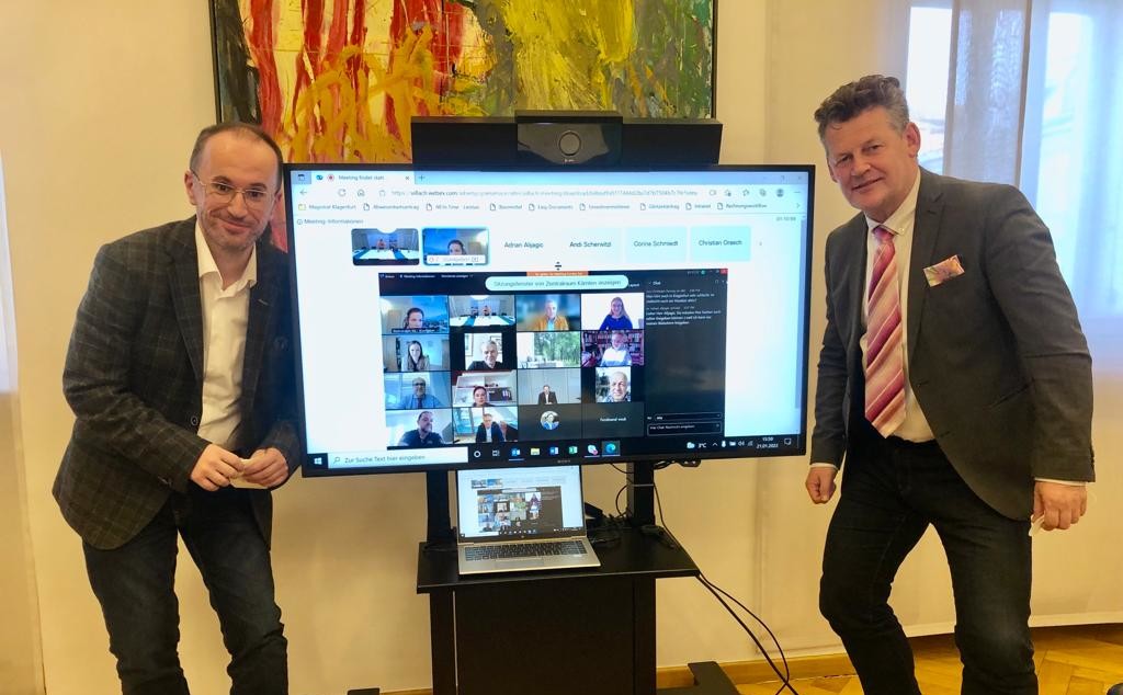 Die Generalversammlung fand via Online-Meeting statt: Bürgermeister Christian Scheider und Zentralraum-Geschäftsführer Dr. Adnan Alijagic begrüßten die teilnehmenden Bürgermeister per Videochat.   Foto: Büro Bgm.