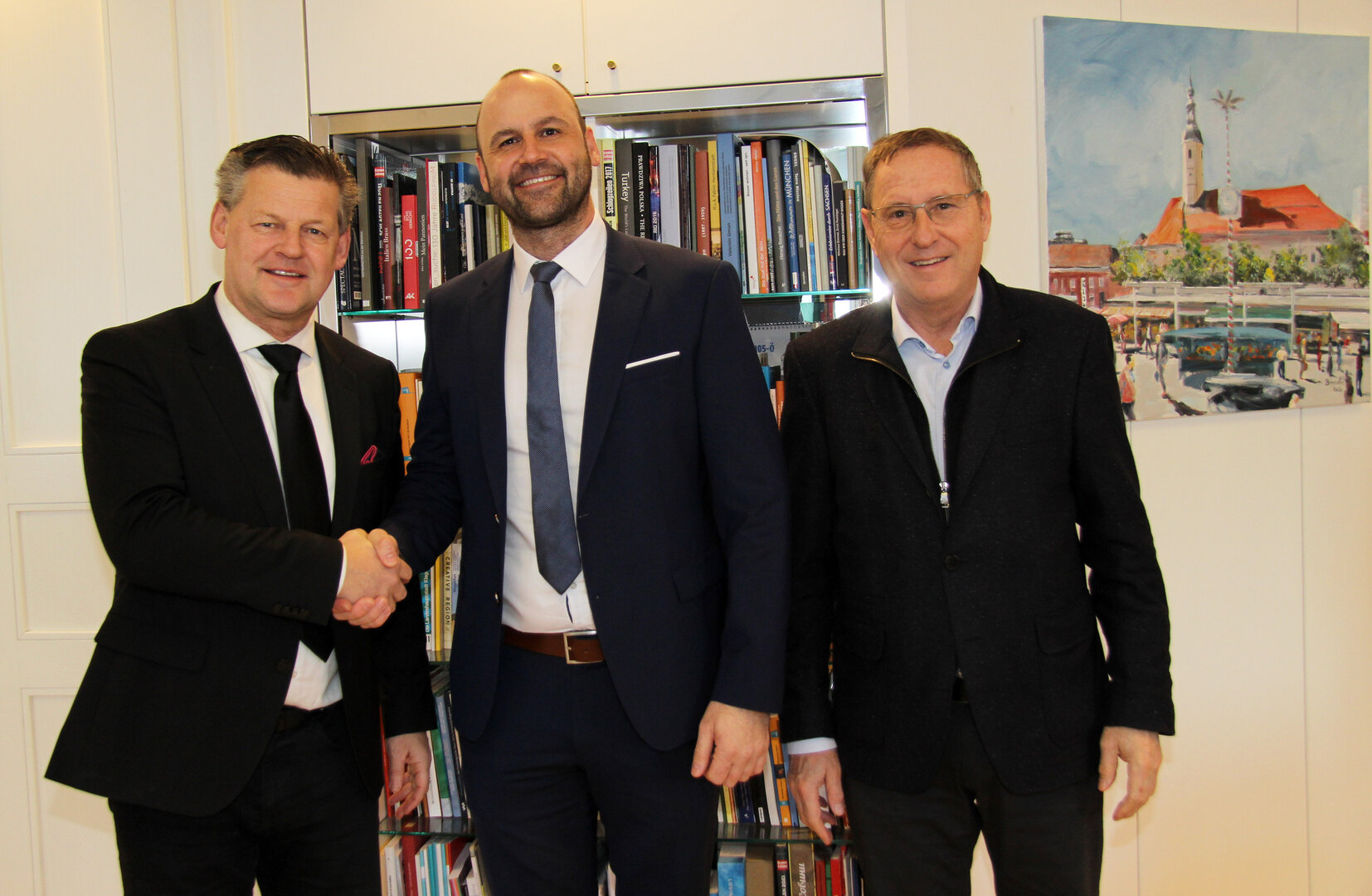 Bürgermeister Christian Scheider und Kontrollausschuss-Obmann Dr. Andreas Skorianz wünschten Kontrollamtsdirektor Mag. Michael Pignitter zum Dienstantritt alles Gute