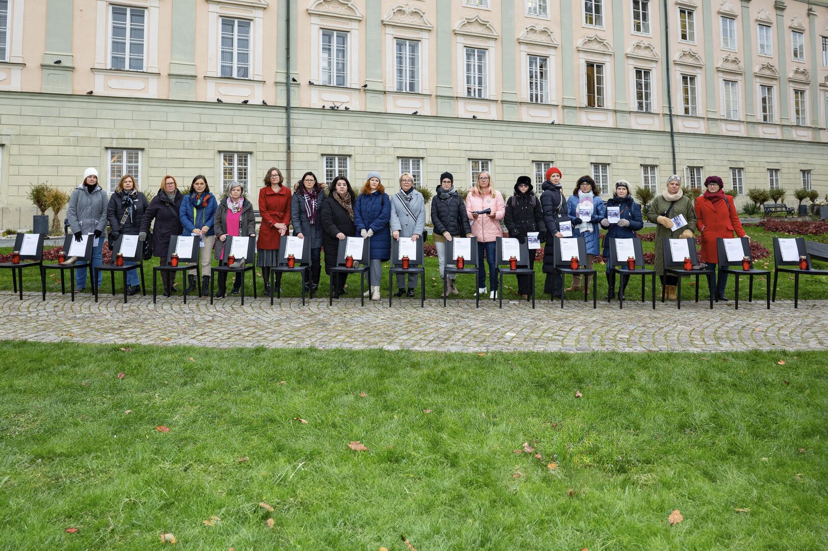 Im Landhaushofpark fand die Aktion "Dieser Platz bleibt leer" statt. Foto: SK/Hude