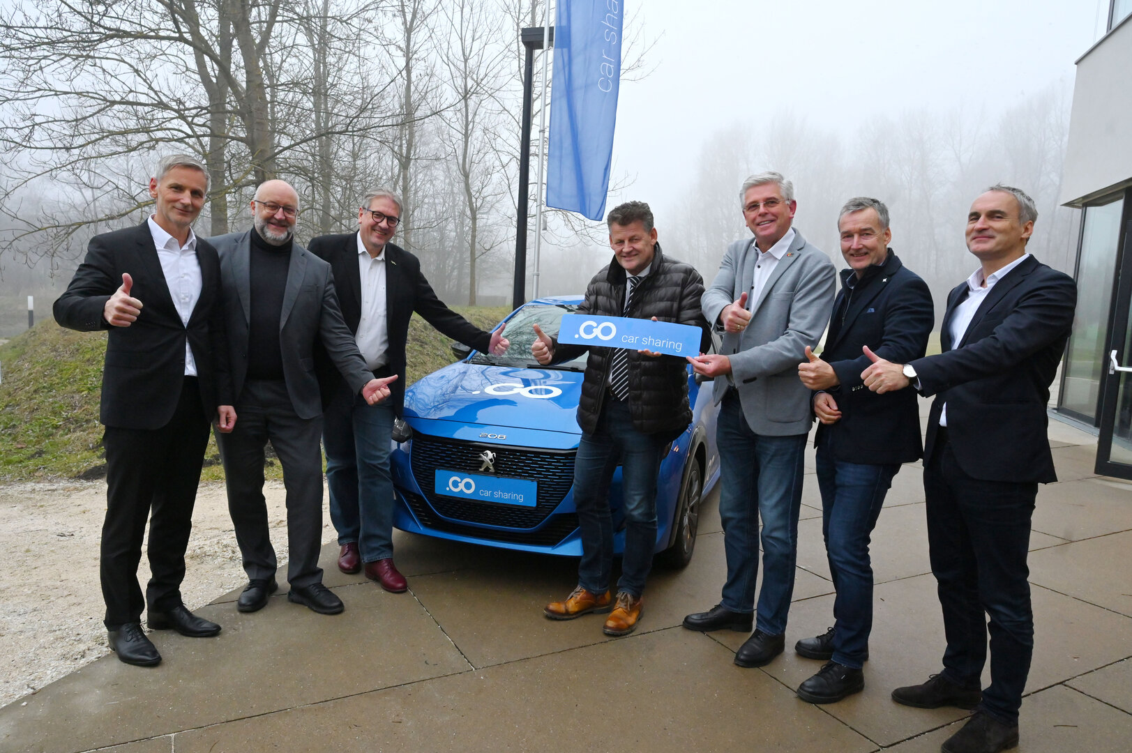 Stellten gemeinsam das neue E-Carsharing-System vor: Matej Čer (Avant Car d.o.o. Slowenia), Erwin Smole (STW Vorstand), Bernhard Lamprecht (Lakeside Park GF), Bürgermeister Christian Scheider, Vizebürgermeister Alois Dolinar, Wolfgang Hafner (Leiter Abt. Klima- und Umweltschutz) und Gaspar Ogris-Martic (Avant Car Österreich) (v.l.n.r.).
