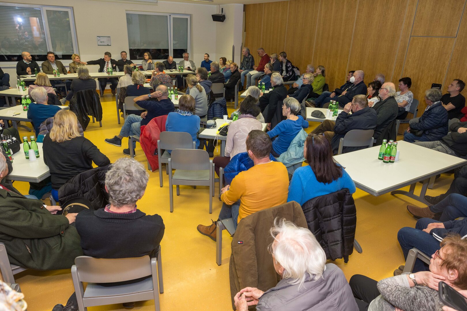 Das Stadtteilgespräch im Gemeindezentrum Annabichl ist sehr gut angenommen worden. Foto: StadtKommunikation / Kulmer