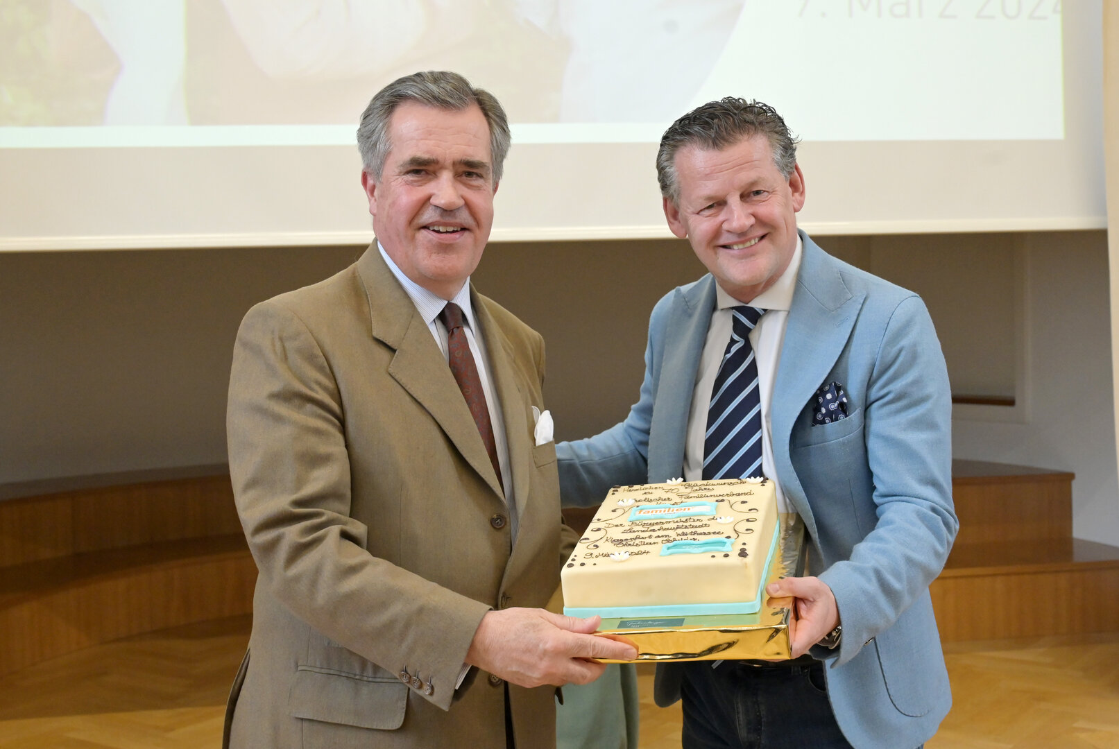 Bürgermeister Christian Scheider wünschte dem katholischen Familienverband alles Gute zum 70-jährigen Jubiläum. 